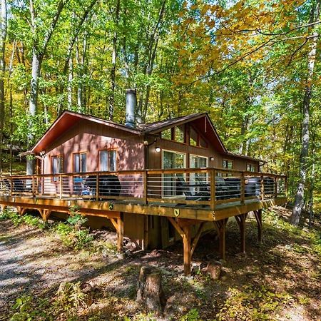 Chalet W Hot Tub, Large Deck, Grill, & Fast Wifi 버클리 스프링스 외부 사진