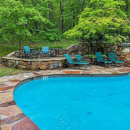 Chalet W Hot Tub, Large Deck, Grill, & Fast Wifi 버클리 스프링스 외부 사진
