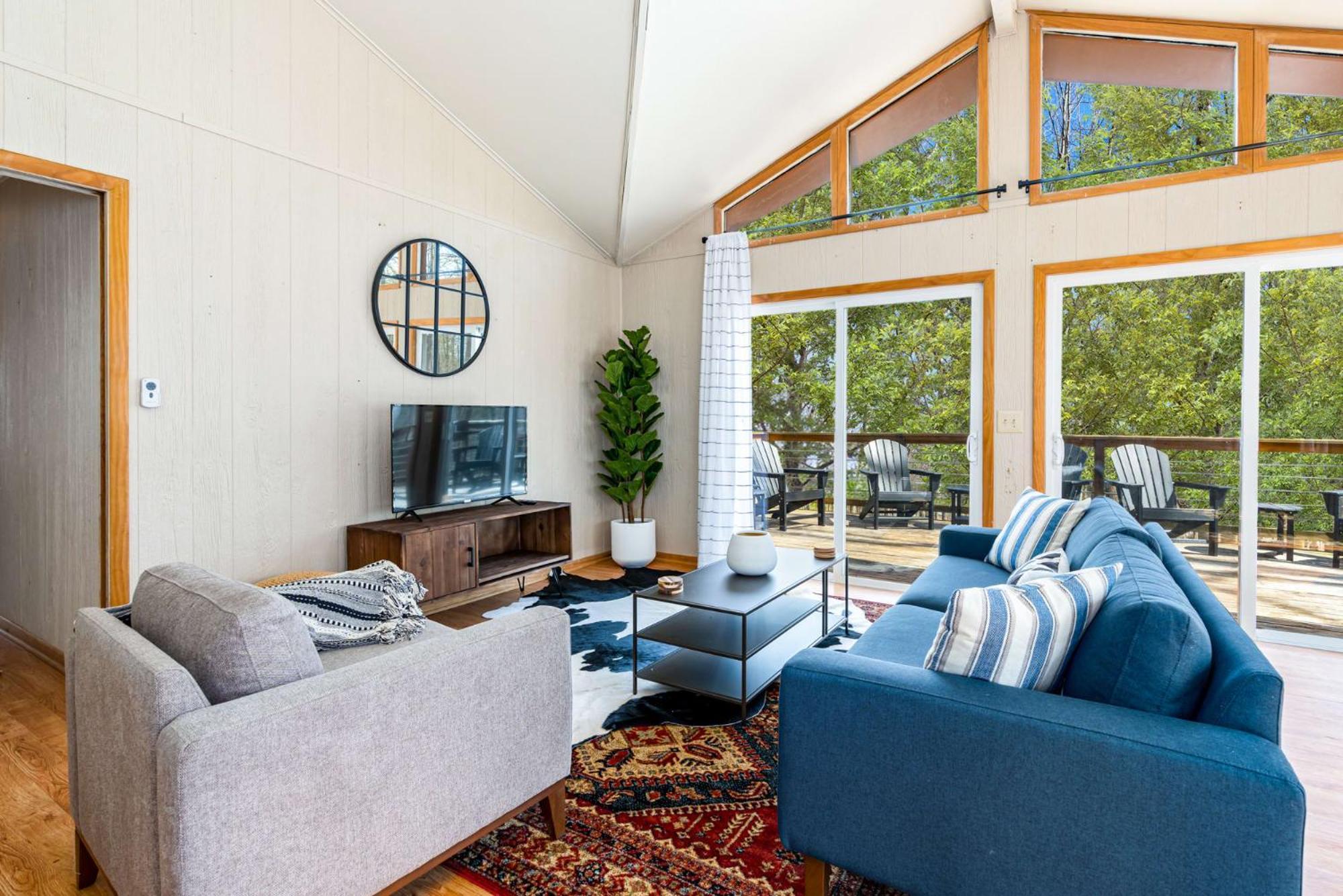 Chalet W Hot Tub, Large Deck, Grill, & Fast Wifi 버클리 스프링스 외부 사진