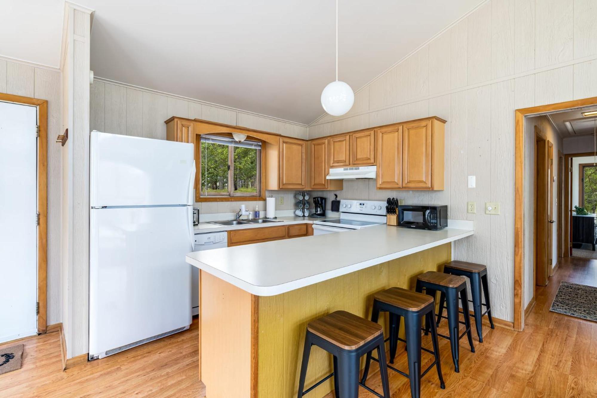 Chalet W Hot Tub, Large Deck, Grill, & Fast Wifi 버클리 스프링스 외부 사진